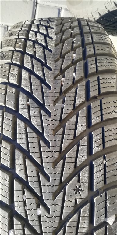 DACIA  Télikerés szett újszerű 15"  185/65 újszerű Goodyear téli gumi gumi  6. kép