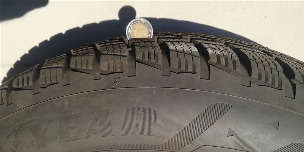 DACIA  Télikerés szett újszerű 15"  185/65 újszerű Goodyear téli gumi gumi  8. kép