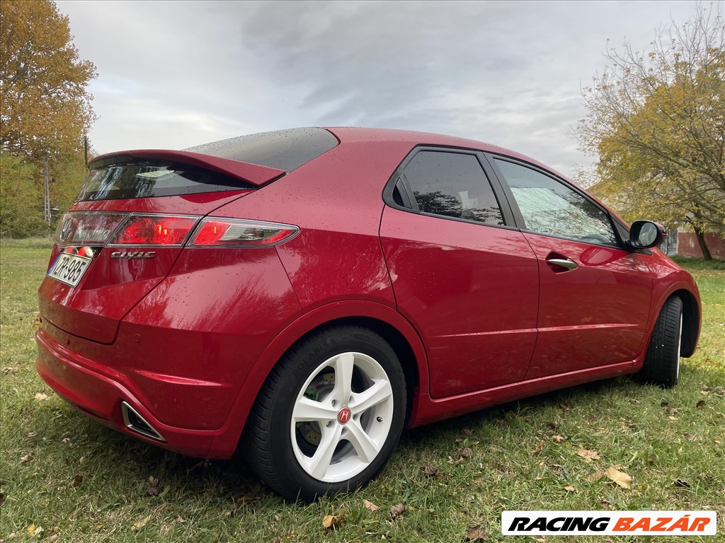 Honda Civic 1.8 GT Special Edition Sérülés mentes Szervizkőnyv Navi Bőr Tolatókamera Hertz Hifi 4. kép