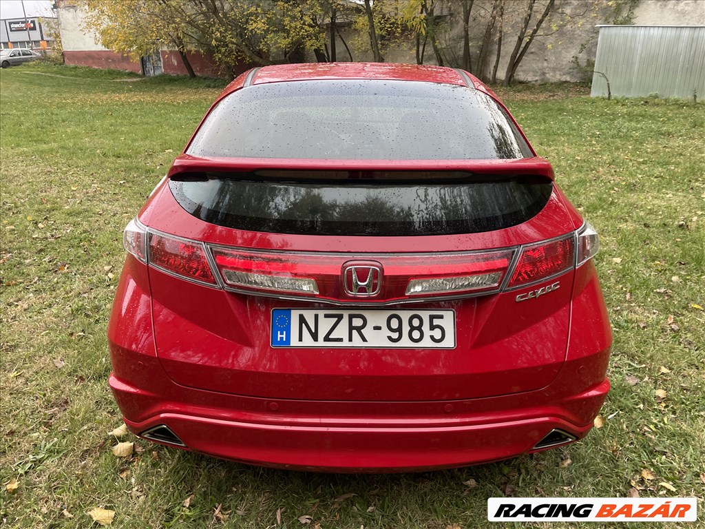 Honda Civic 1.8 GT Special Edition Sérülés mentes Szervizkőnyv Navi Bőr Tolatókamera Hertz Hifi 5. kép