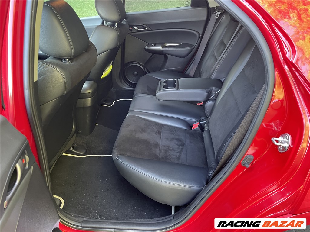 Honda Civic 1.8 GT Special Edition Sérülés mentes Szervizkőnyv Navi Bőr Tolatókamera Hertz Hifi 10. kép