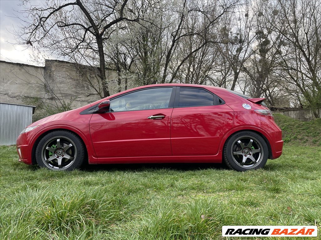 Honda Civic 1.8 GT Special Edition Sérülés mentes Szervizkőnyv Navi Bőr Tolatókamera Hertz Hifi 19. kép