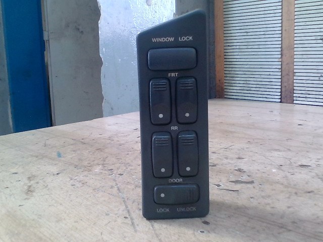 DAEWOO ESPERO Bal első ablakemelő kapcsoló 1. kép