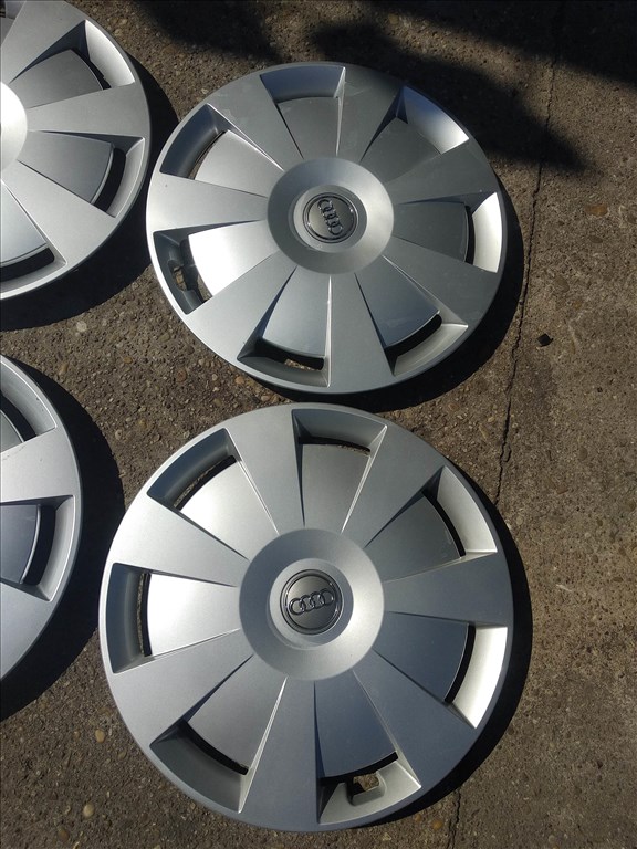 16-os Gyári Audi dísztárcsa 20000ft a 4db/2/ 1. kép