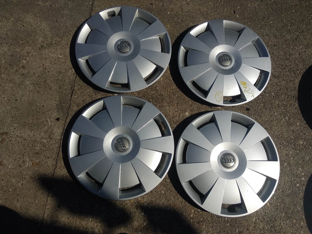 16-os Gyári Audi dísztárcsa 20000ft a 4db/2/ 3. kép