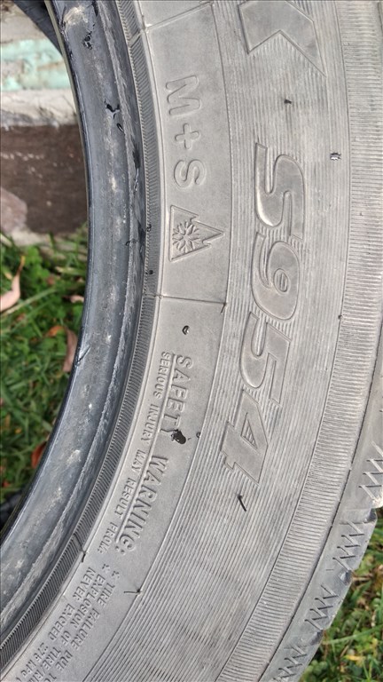  225/5516" használt Toyo Tires téli gumi gumi 1. kép