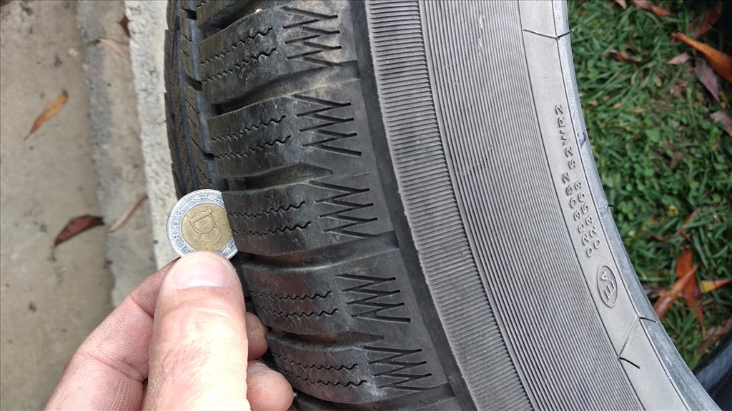  225/5516" használt Toyo Tires téli gumi gumi 4. kép