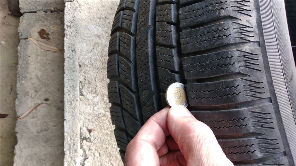  225/5516" használt Toyo Tires téli gumi gumi 6. kép