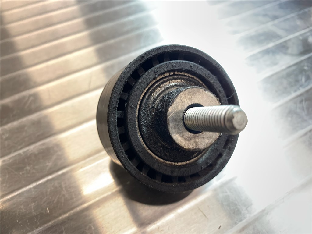 BMW E70, E71, E8X, E9X, F0X, F1X szíj vezetőgörgő 11288511737 8511737 3. kép