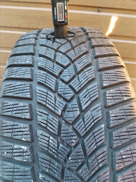  235/4518" használt Goodyear téli gumi 2 db 4. kép