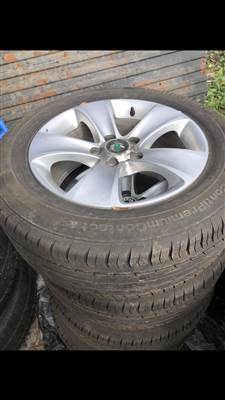 16 colos Skoda Yeti gyári alufelni 16 col 5x112