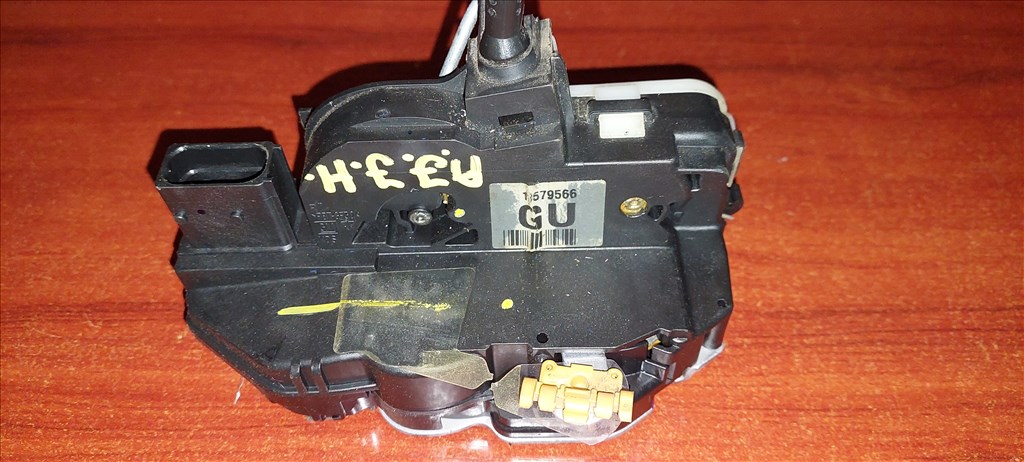 Opel Astra J jobb hátsó ajtózár  1. kép