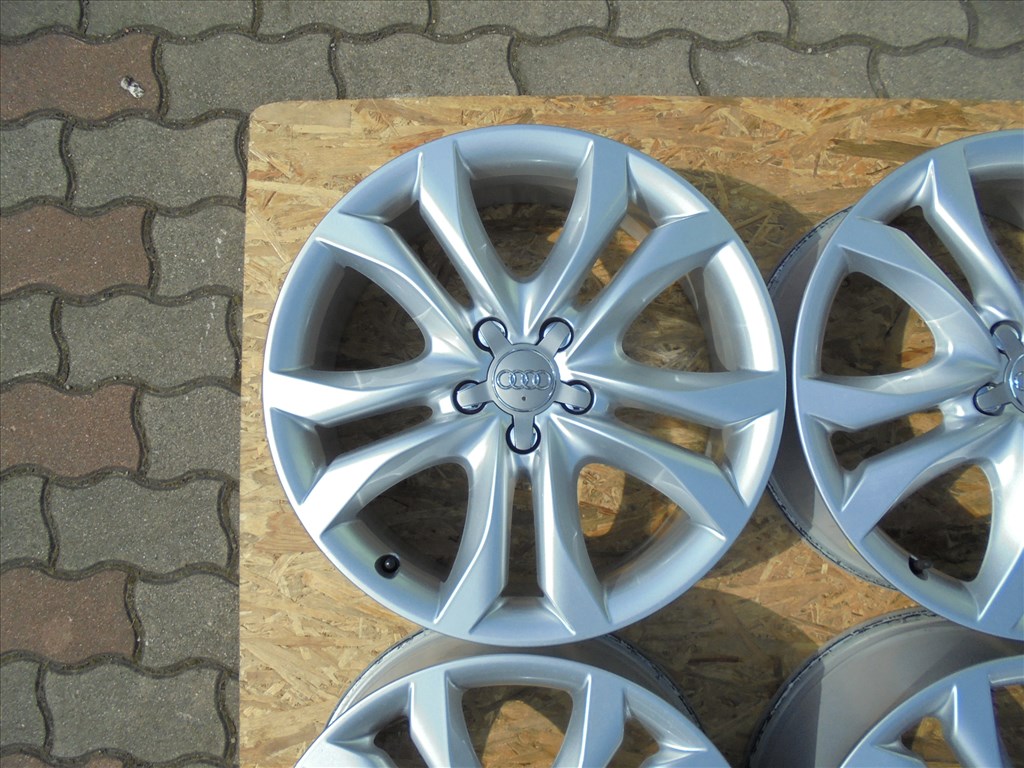 19-es újszerű Audi gyári alufelni eladó 2. kép