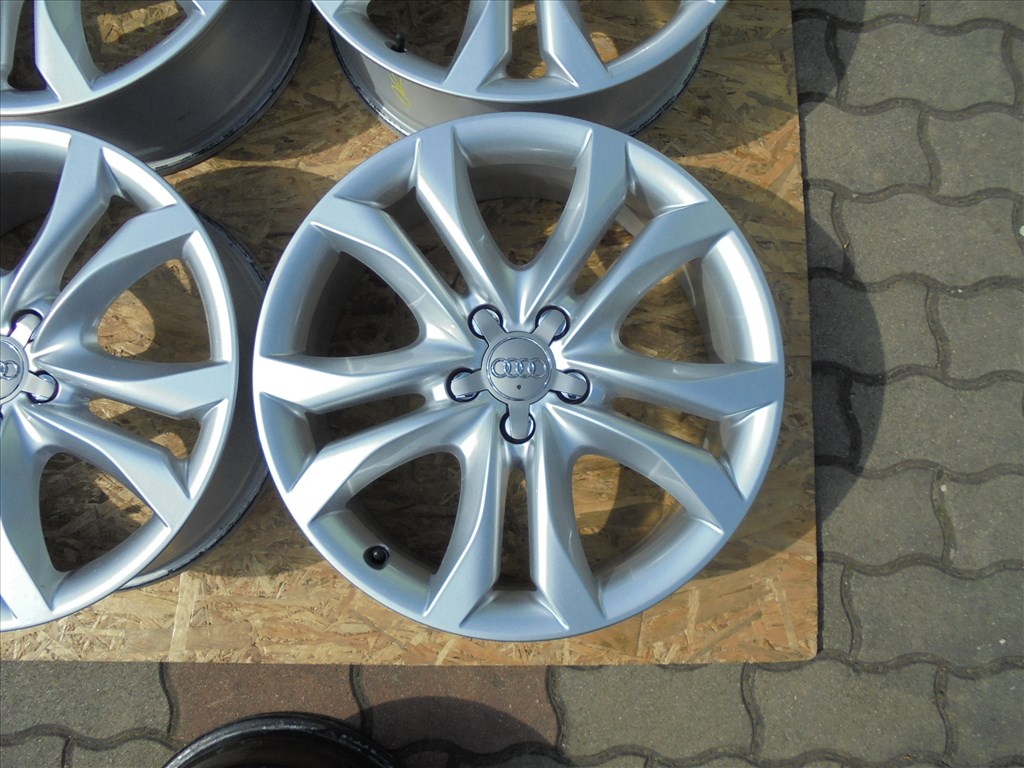 19-es újszerű Audi gyári alufelni eladó 5. kép