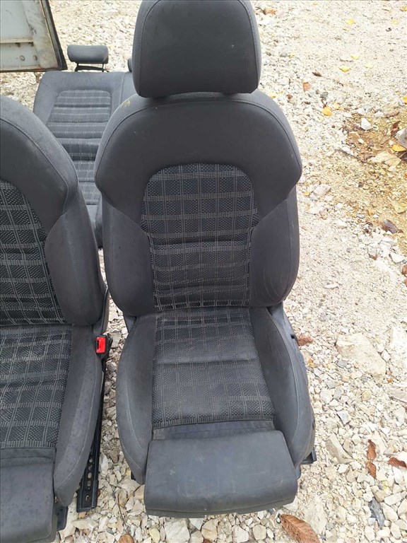 Audi A4 (B8) facelift kockás, fűthető szövet sportülés szett 2. kép