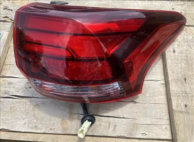 Mitsubishi Outlander III hátsó lámpa