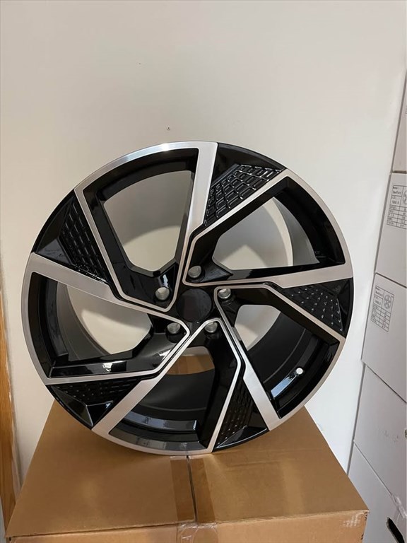 Audi Rs5 alufelni 19” 1. kép