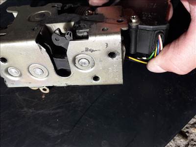 Mercedes Vito (1st gen) W638 Bal első ajtózár  a6387200435