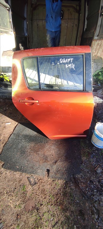 Suzuki Swift IV Jobb hátsó ajtó  1. kép