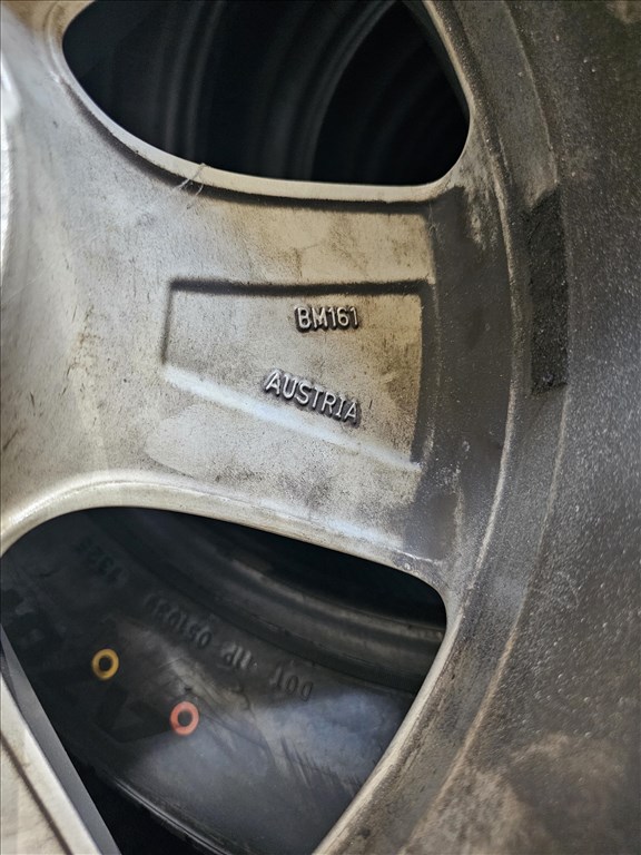  5x120 lyukosztású 8JJ 17" újszerű (gyári felni) alufelni 4. kép