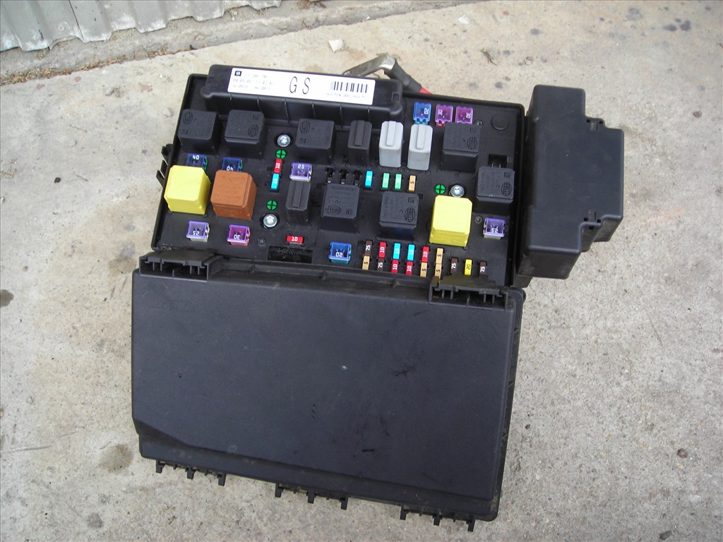 Opel Astra H Biztosítéktábla, Kormányoszlop Vezérlő, Komputer, ESP / REC , UEC . CIM , IPC  3. kép