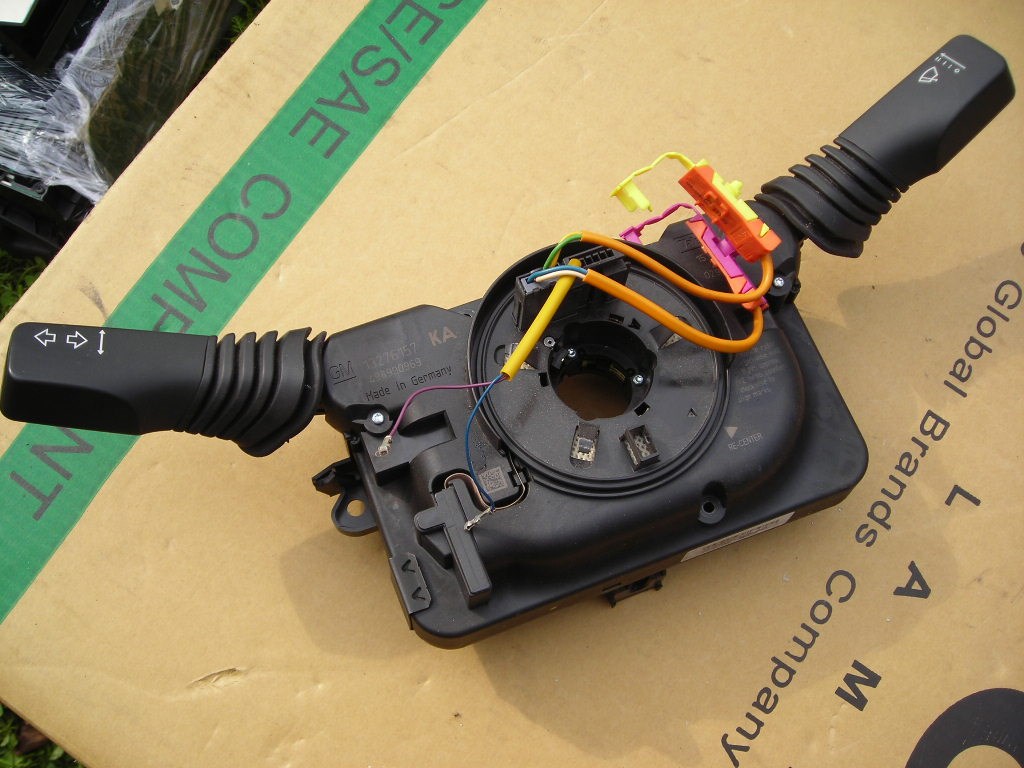 Opel Astra H Biztosítéktábla, Kormányoszlop Vezérlő, Komputer, ESP / REC , UEC . CIM , IPC  7. kép