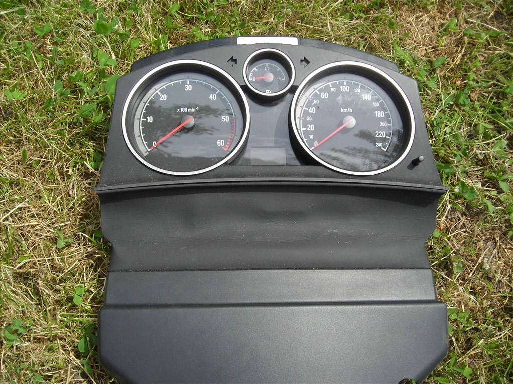 Opel Astra H Biztosítéktábla, Kormányoszlop Vezérlő, Komputer, ESP / REC , UEC . CIM , IPC  8. kép