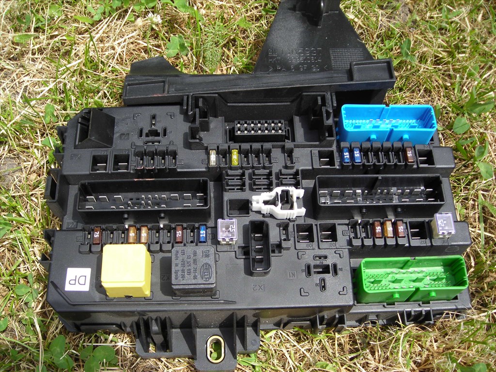 Opel Astra H Biztosítéktábla, Kormányoszlop Vezérlő, Komputer, ESP / REC , UEC . CIM , IPC  10. kép