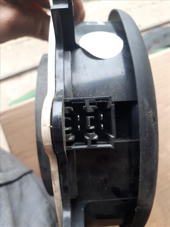Audi A4  B6 hangszóró ajtóba 8E0 035 411 8e0035411 3. kép