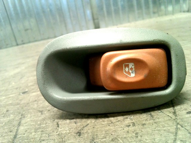 RENAULT MEGANE SCENIC 99-03 Jobb hátsó ablakemelő kapcsoló 1. kép