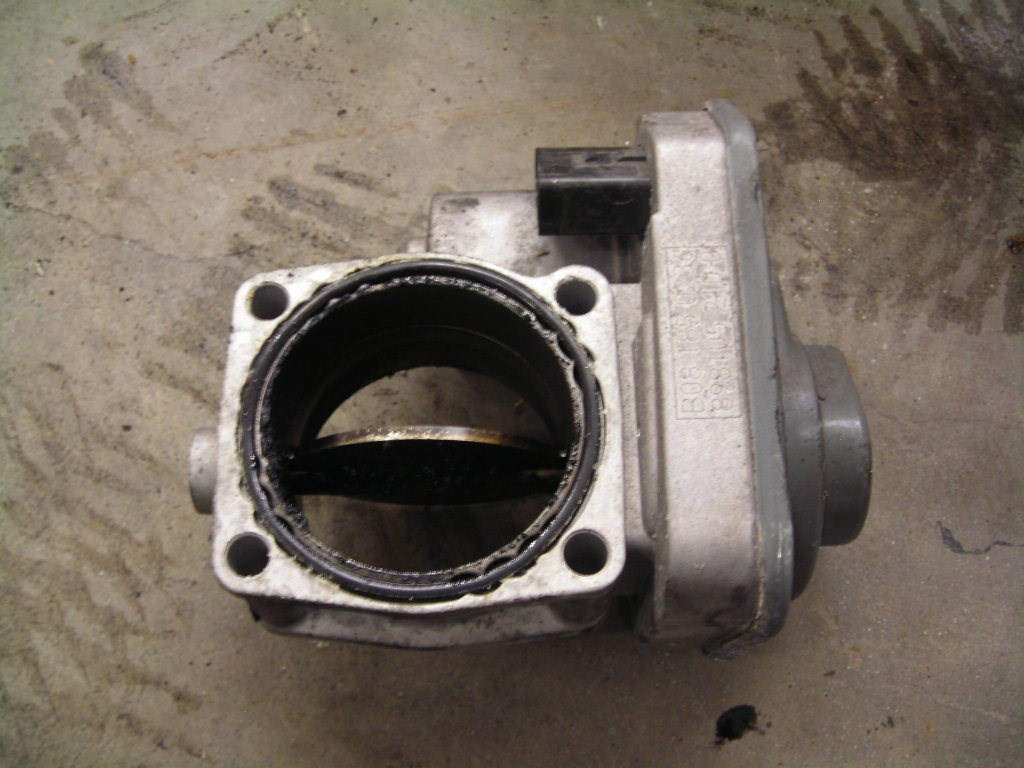 Opel Astra H 1.7CDTi Szívósor, Fojtószelep, EGR Szelep , Olajszűrő ház / Zafira B  4. kép