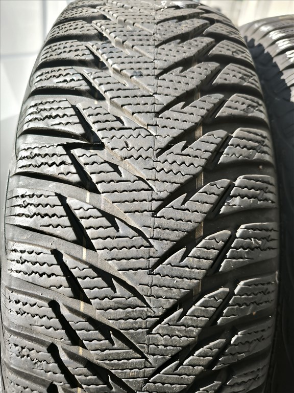  195/6515" 2db újszerű Goodyear téli gumi gumi 2. kép