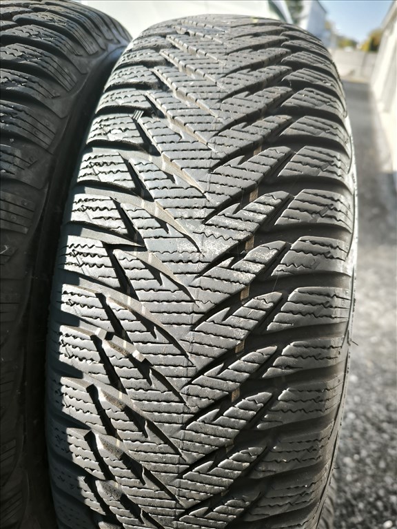  195/6515" 2db újszerű Goodyear téli gumi gumi 3. kép