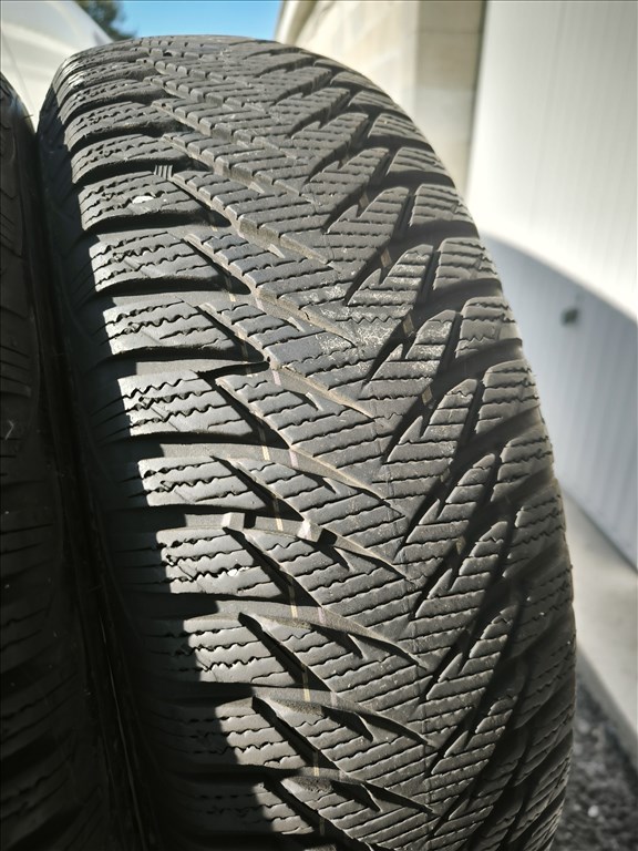  195/6515" 2db újszerű Goodyear téli gumi gumi 7. kép