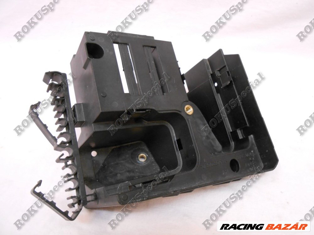 VW Passat B6,B7,Golf V,Jetta V,CC, Sharan, Skoda Octavia Biztosítéktábla tartó 1K0907361B 1. kép