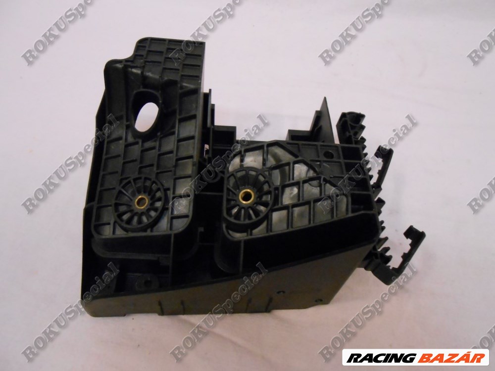 VW Passat B6,B7,Golf V,Jetta V,CC, Sharan, Skoda Octavia Biztosítéktábla tartó 1K0907361B 3. kép