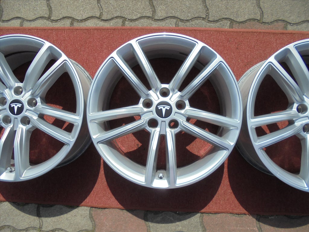 Tesla 19-es gyári alufelni szenzorral eladó 3. kép