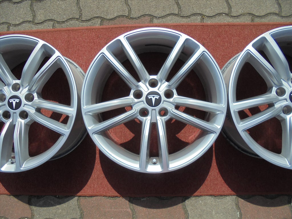 Tesla 19-es gyári alufelni szenzorral eladó 4. kép