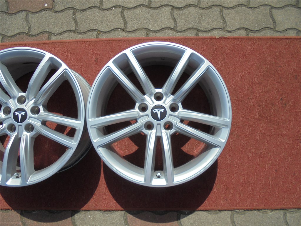 Tesla 19-es gyári alufelni szenzorral eladó 5. kép