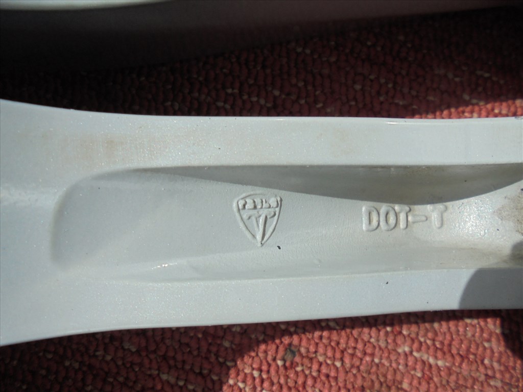 Tesla 19-es gyári alufelni szenzorral eladó 6. kép