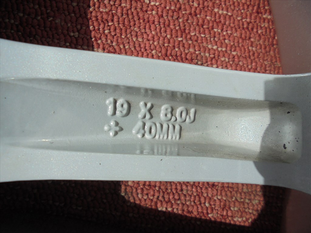 Tesla 19-es gyári alufelni szenzorral eladó 7. kép