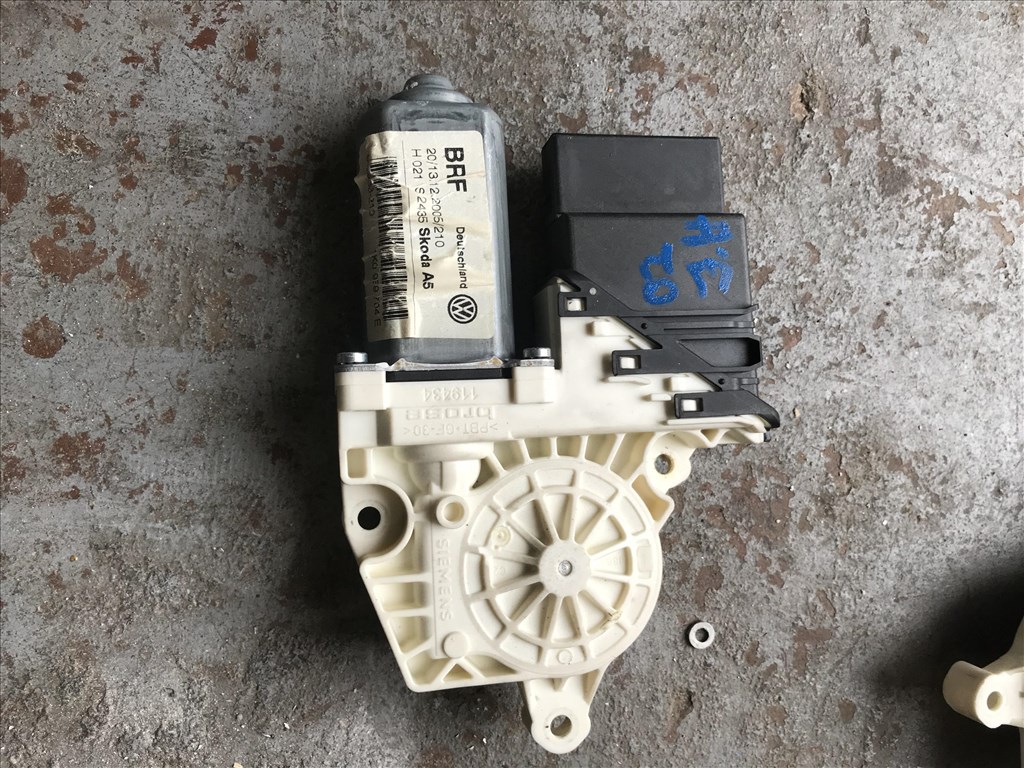 Skoda Octavia II Kombi jobb hátsó ablakemelő motor 1k0939743e 1. kép