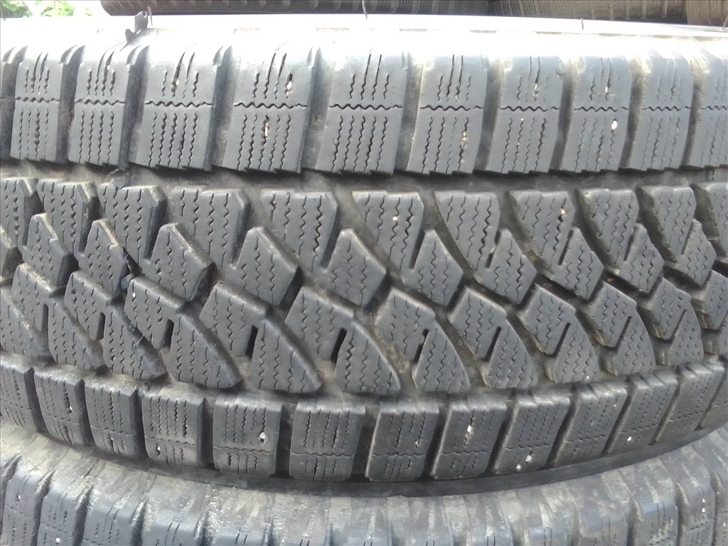  205/65R16C újszerű Bridgestone Blizzak W810 téli gumi  1. kép