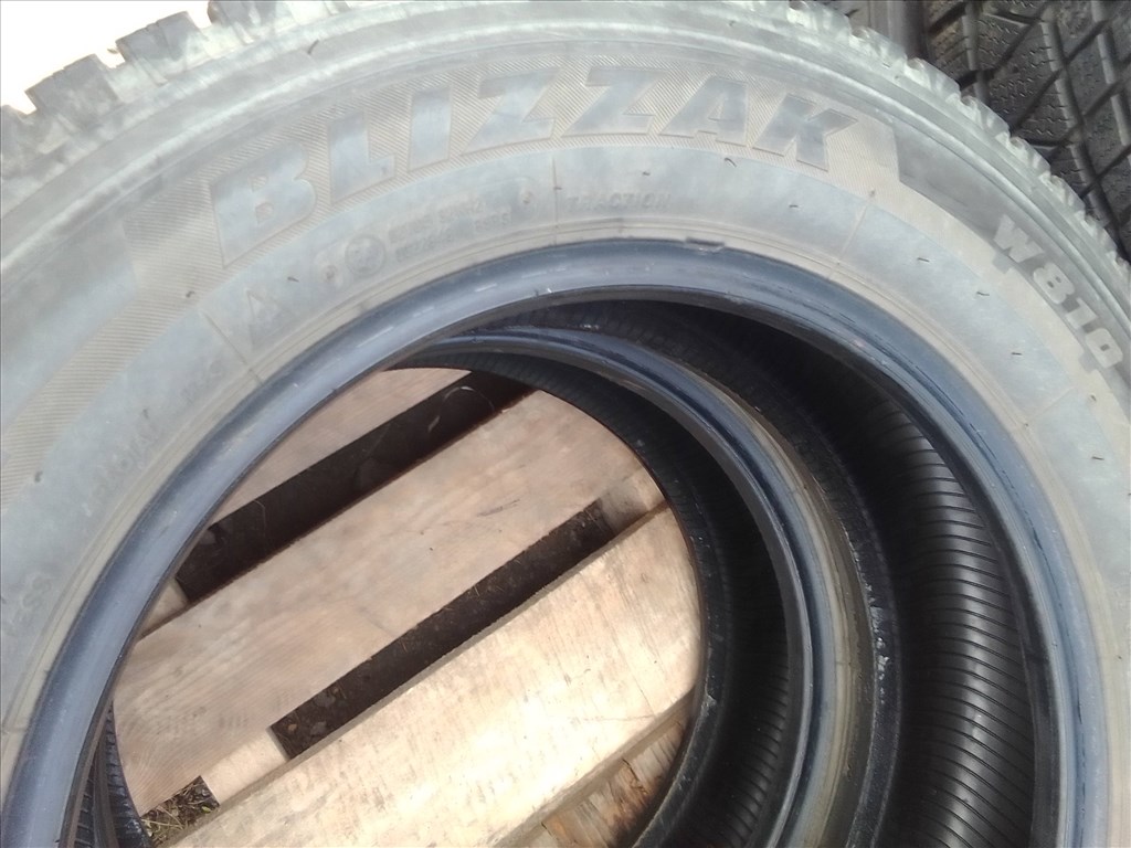  205/65R16C újszerű Bridgestone Blizzak W810 téli gumi  6. kép