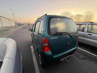 SUZUKI WAGON R PLUS (MM) Bal hátsó Sárvédő