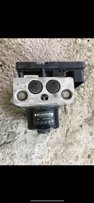 Volkswagen Touareg 7L6 ABS kocka 7L0614111D