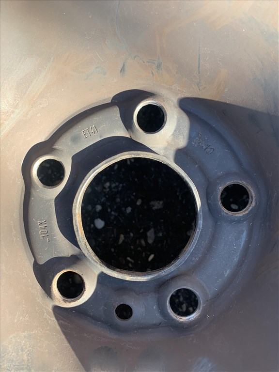  5x110 lyukosztású 16" használt (gyári felni) lemezfelni, rajta 205/55 használt téli gumi gumi  6. kép