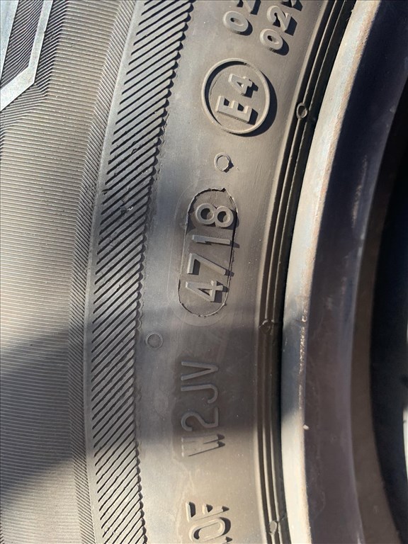  5x110 lyukosztású 16" használt (gyári felni) lemezfelni, rajta 205/55 használt téli gumi gumi  7. kép