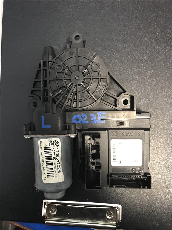 Skoda Octavia II jobb első ablakemelő motor 1. kép