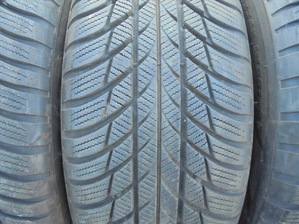 205/60 R 16" újszerű Bridgestone téli gumi eladó 2. kép
